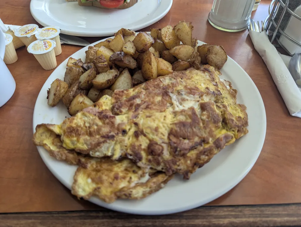 An omelette with crispy home fries